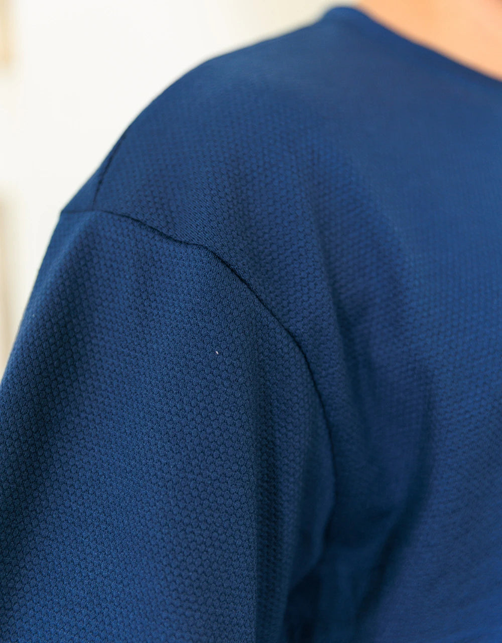 Camiseta Oversize Azul Oscuro Textura Hexágonos