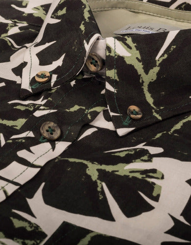 Camisa Manga Corta Beige Estampado Hojas Verde Militar - Moldería informal