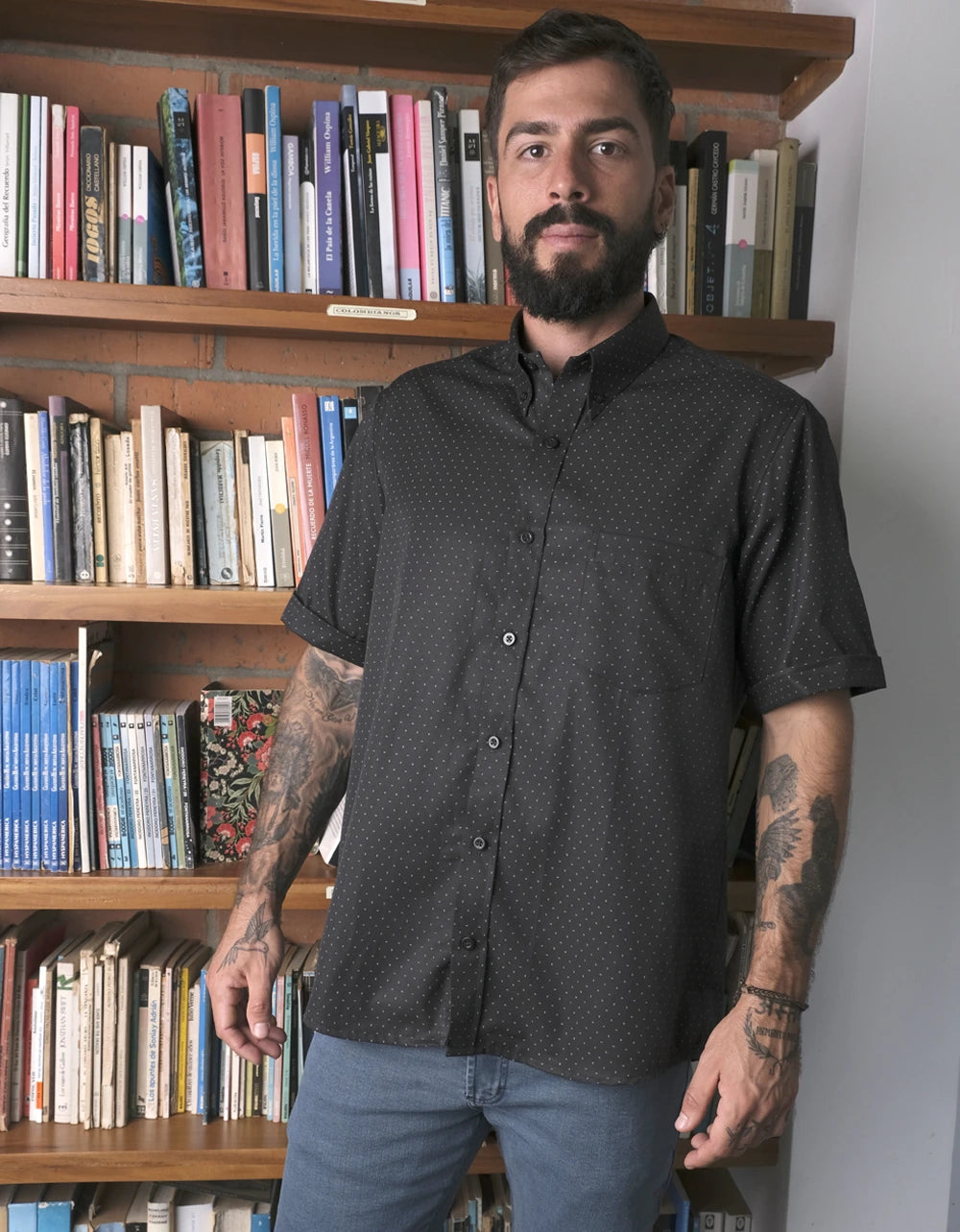 Camisa Manga Corta Negra Estampado Geométrico- Moldería clásica