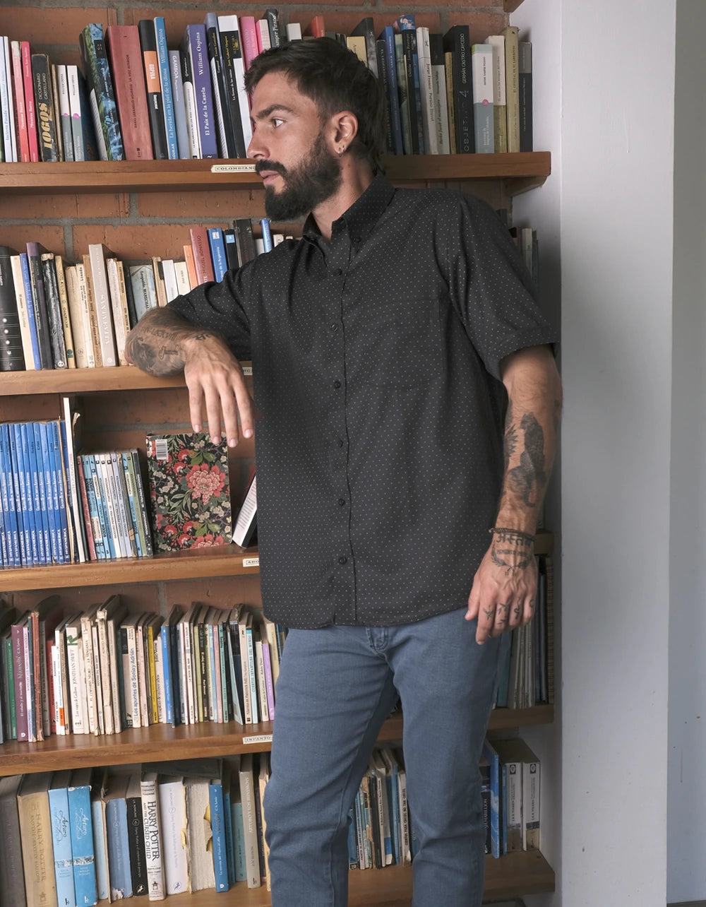 Camisa Manga Corta Negra Estampado Geométrico- Moldería clásica