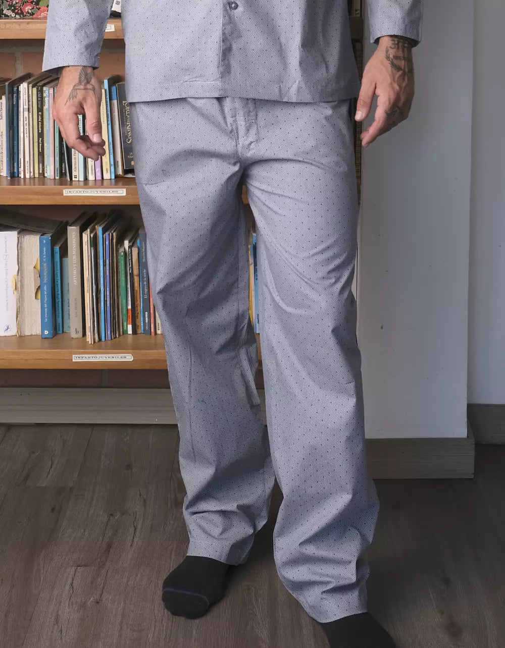 Pijama Manga Larga Gris Estampado Geométrico Puntos Negros