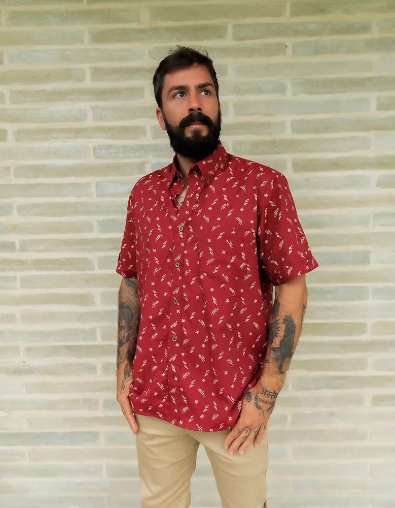 Camisa Manga Corta Roja Estampado Hojas Beige - Mordería clásica