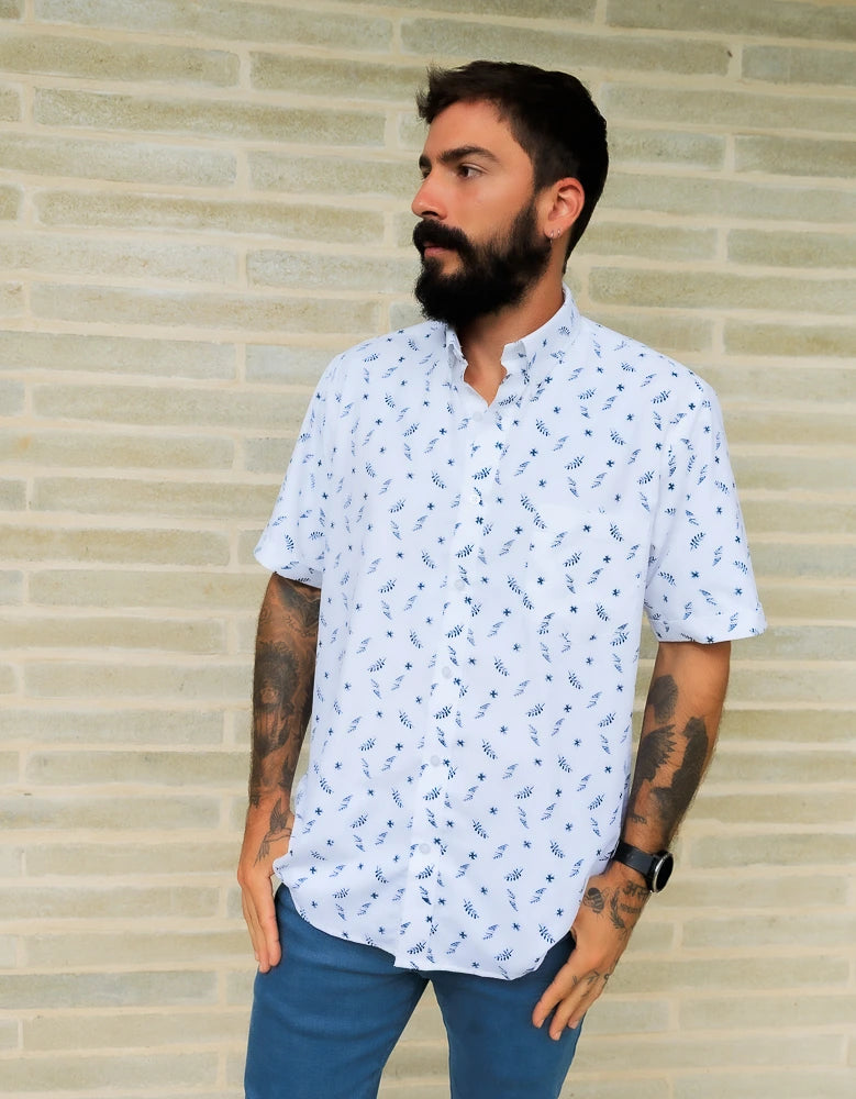 Camisa Manga Corta Blanca Print Hojas Azules - Moldería clásica
