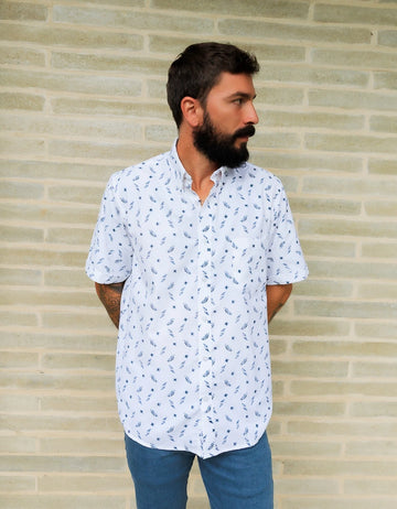 Camisa Manga Corta Blanca Print Hojas Azules - Moldería clásica