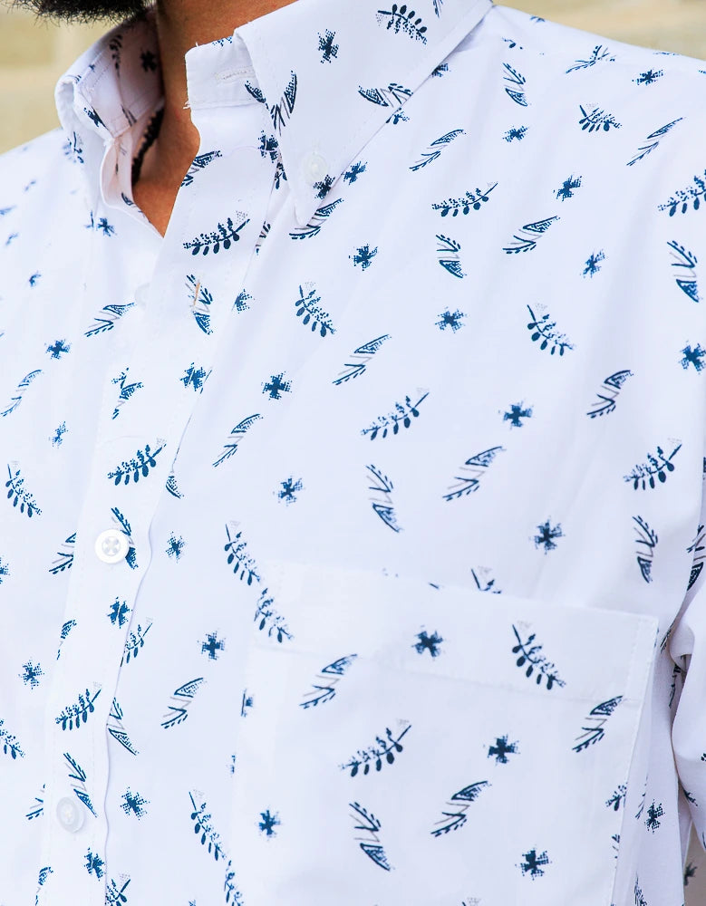 Camisa Manga Corta Blanca Print Hojas Azules - Moldería clásica